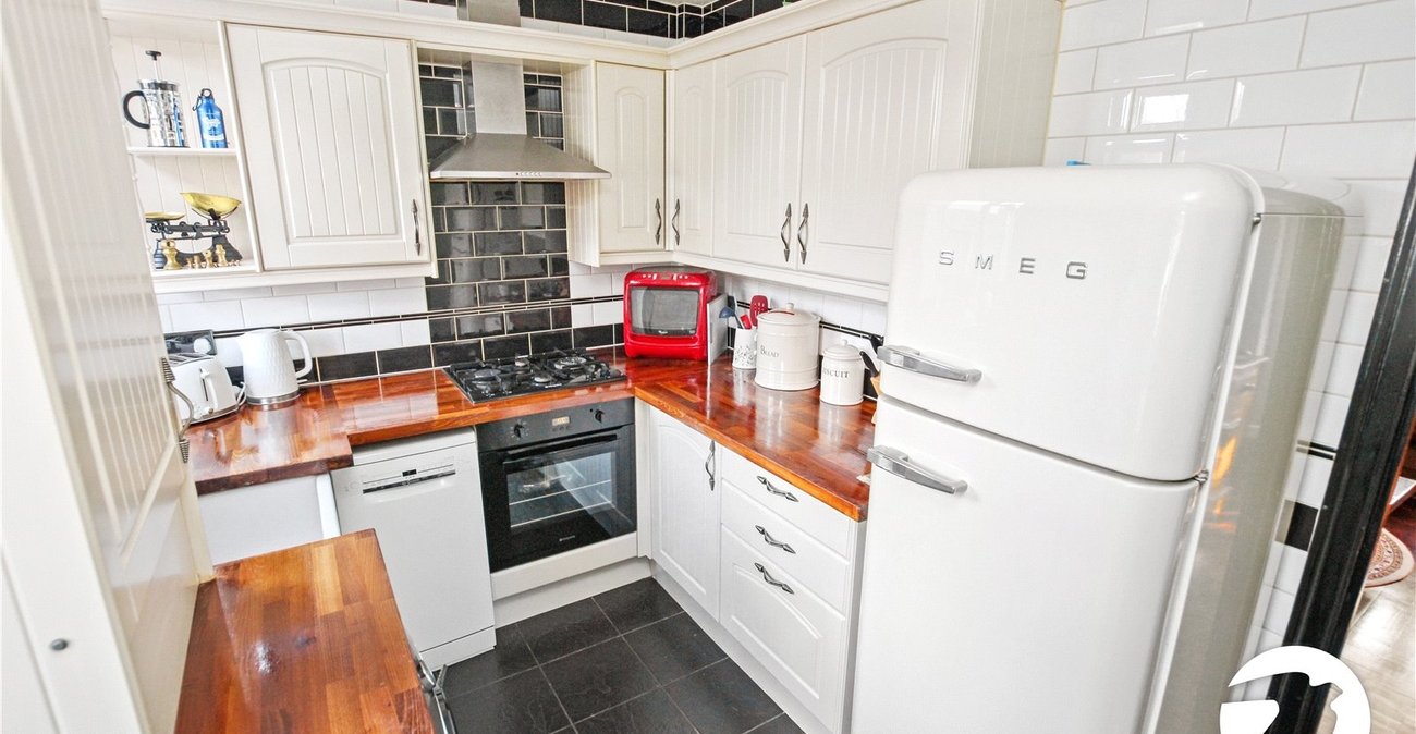3 bedroom house for sale in London | Robinson Jackson
