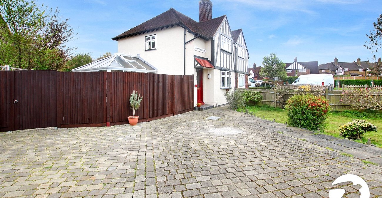 3 bedroom house for sale in London | Robinson Jackson