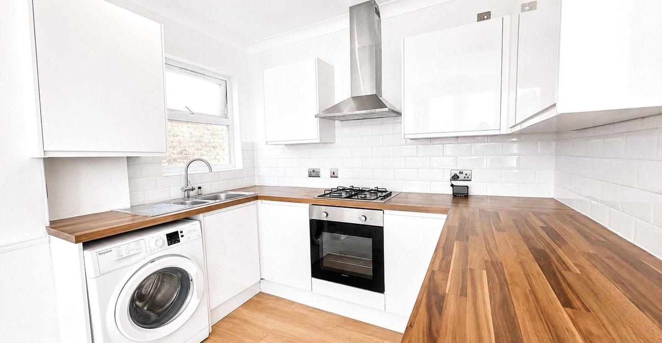 2 bedroom property for sale in London | Robinson Jackson