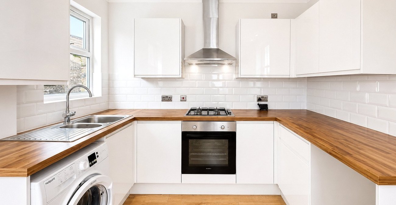 2 bedroom property for sale in London | Robinson Jackson