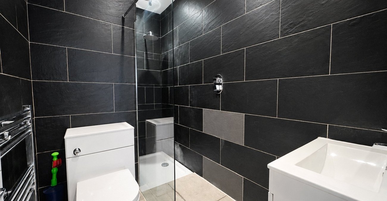2 bedroom property for sale in London | Robinson Jackson
