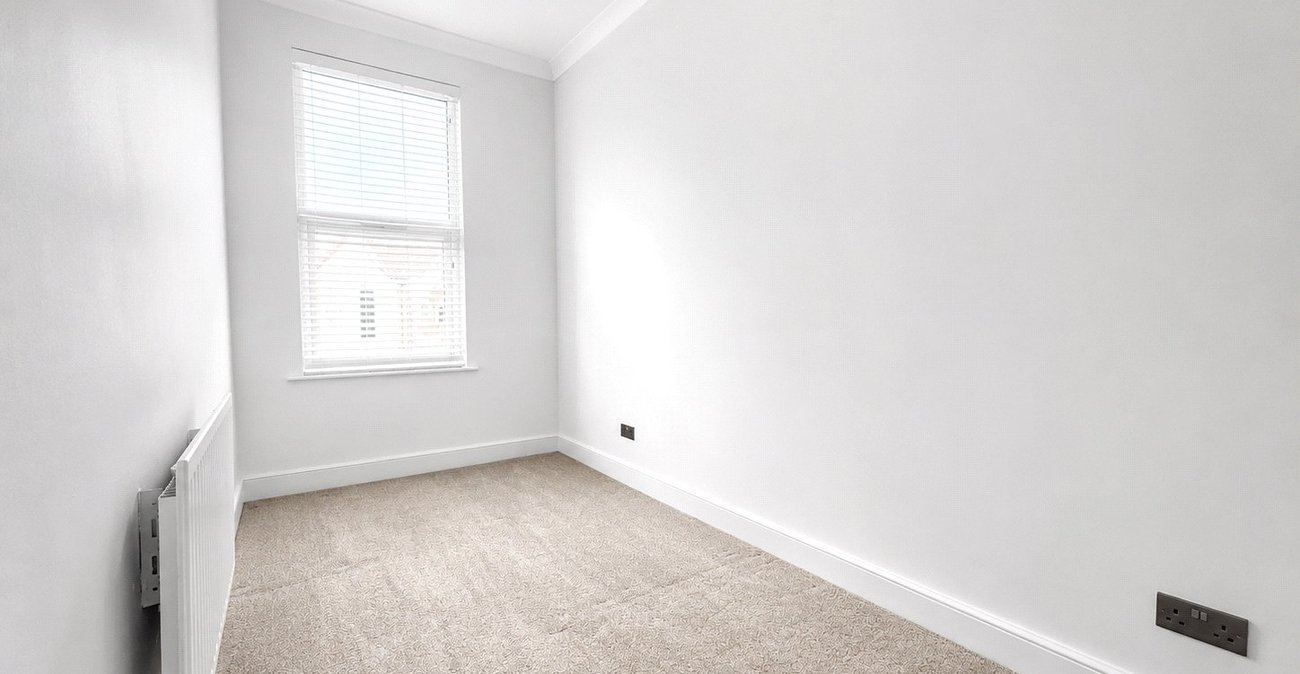 2 bedroom property for sale in London | Robinson Jackson