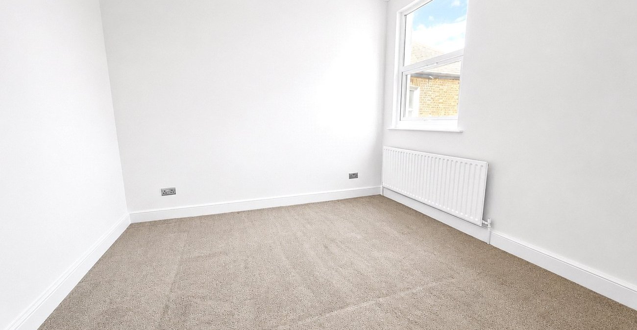 2 bedroom property for sale in London | Robinson Jackson