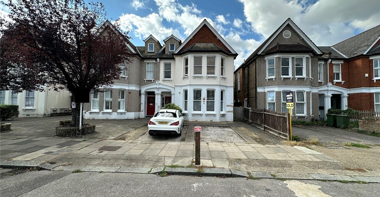 2 bedroom property for sale in London | Robinson Jackson