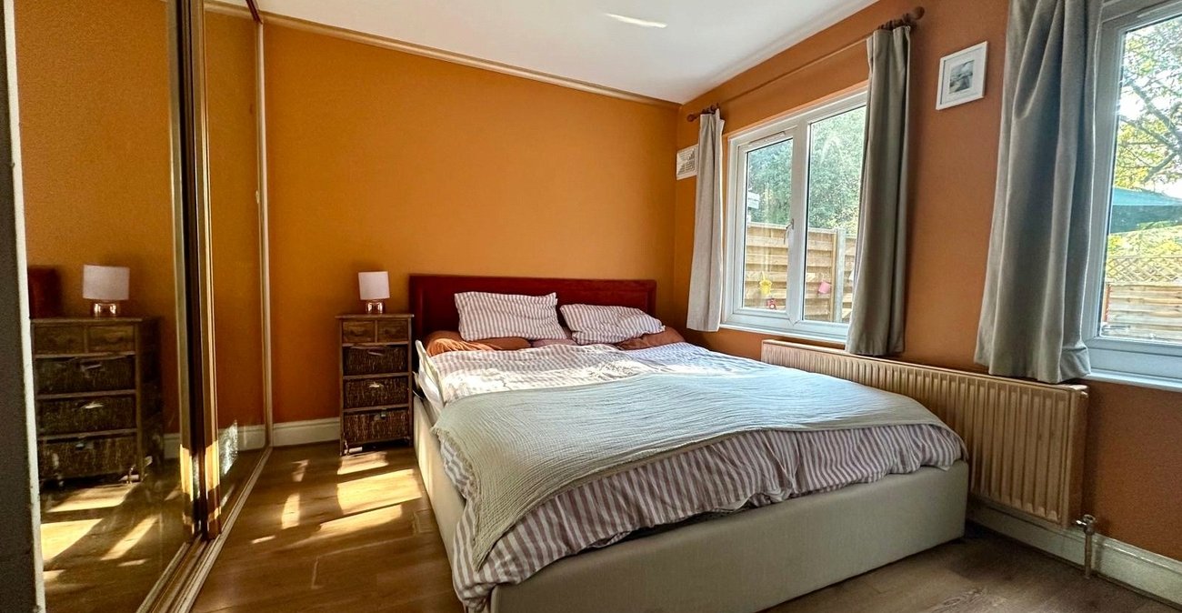 2 bedroom property for sale in London | Robinson Jackson