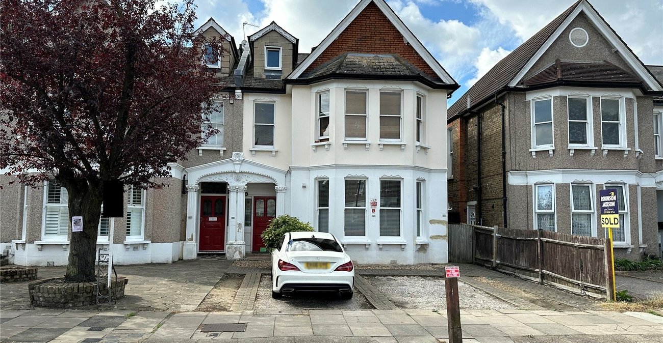 2 bedroom property for sale in London | Robinson Jackson