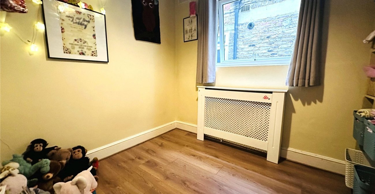 2 bedroom property for sale in London | Robinson Jackson