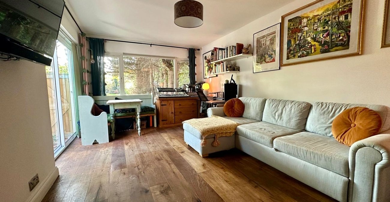 2 bedroom property for sale in London | Robinson Jackson