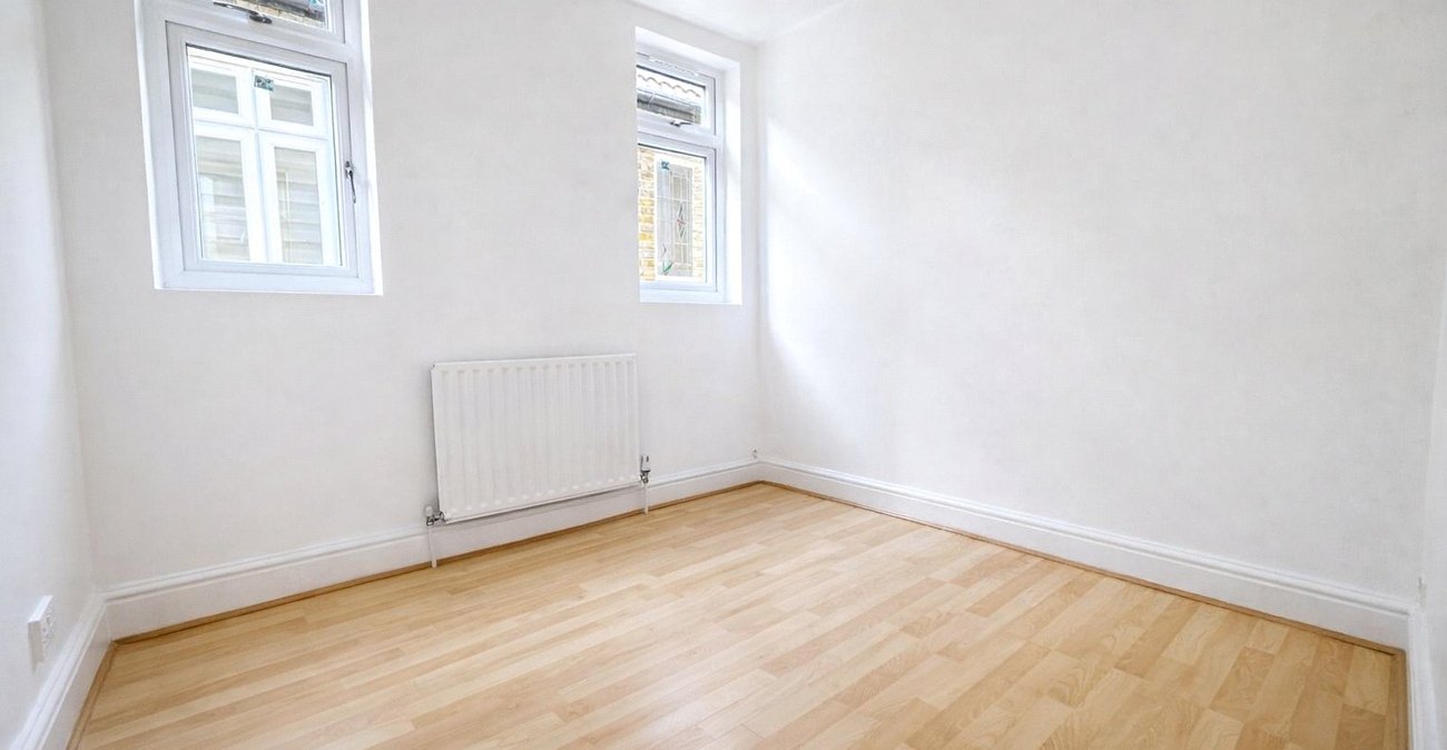 2 bedroom property for sale in London | Robinson Jackson