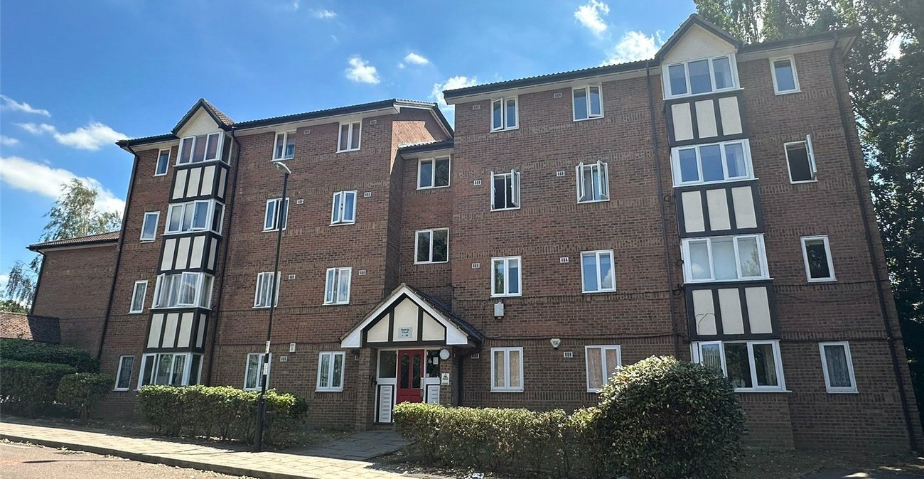 2 bedroom property for sale in London | Robinson Jackson