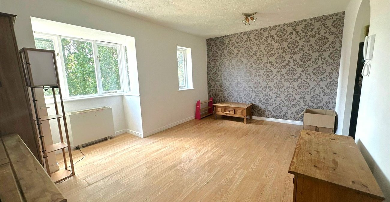 2 bedroom property for sale in London | Robinson Jackson