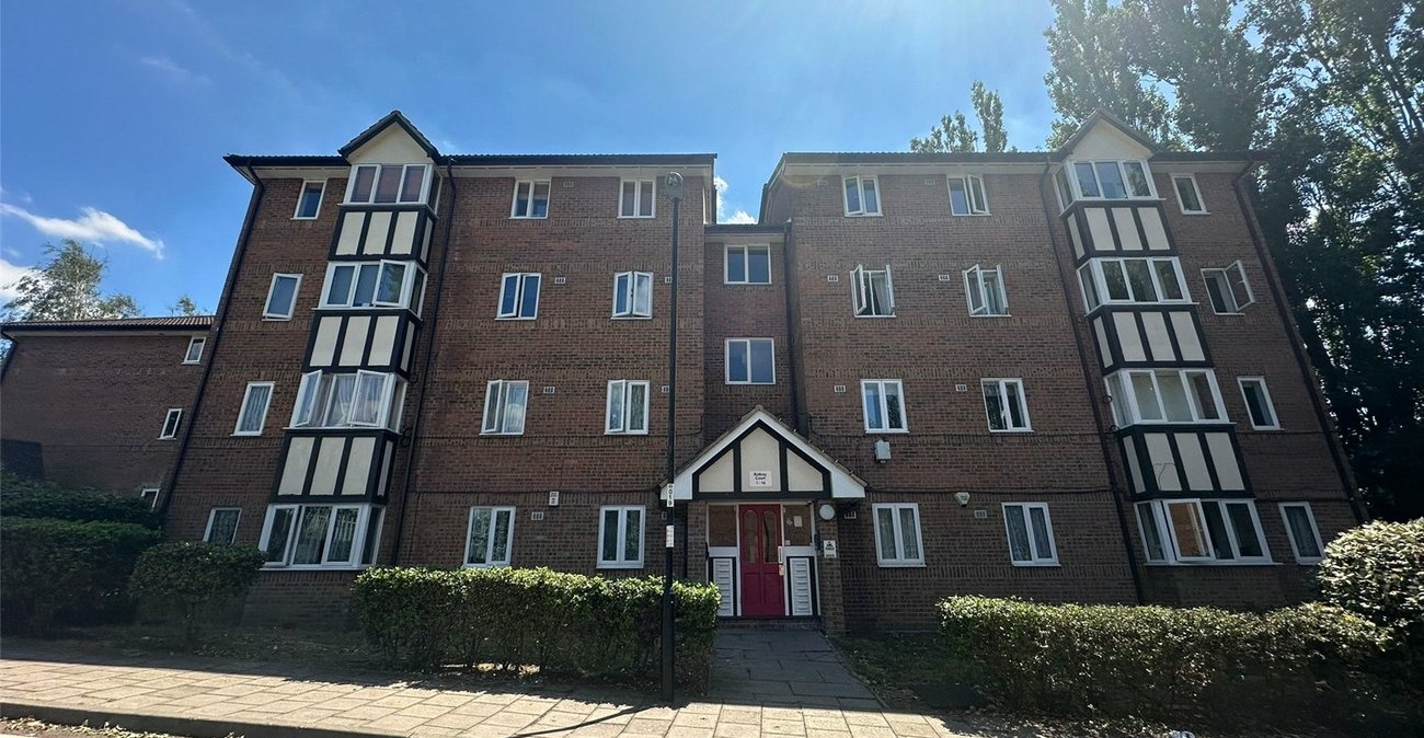 2 bedroom property for sale in London | Robinson Jackson