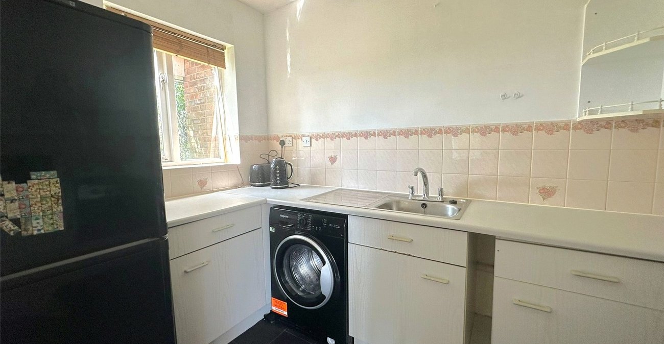 2 bedroom property for sale in London | Robinson Jackson