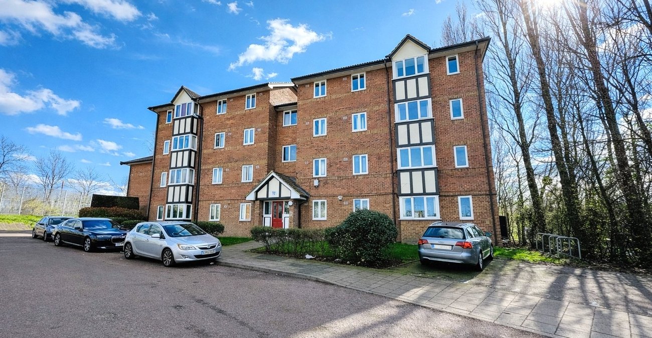 2 bedroom property for sale in London | Robinson Jackson