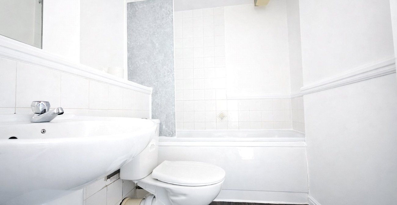 2 bedroom property for sale in London | Robinson Jackson