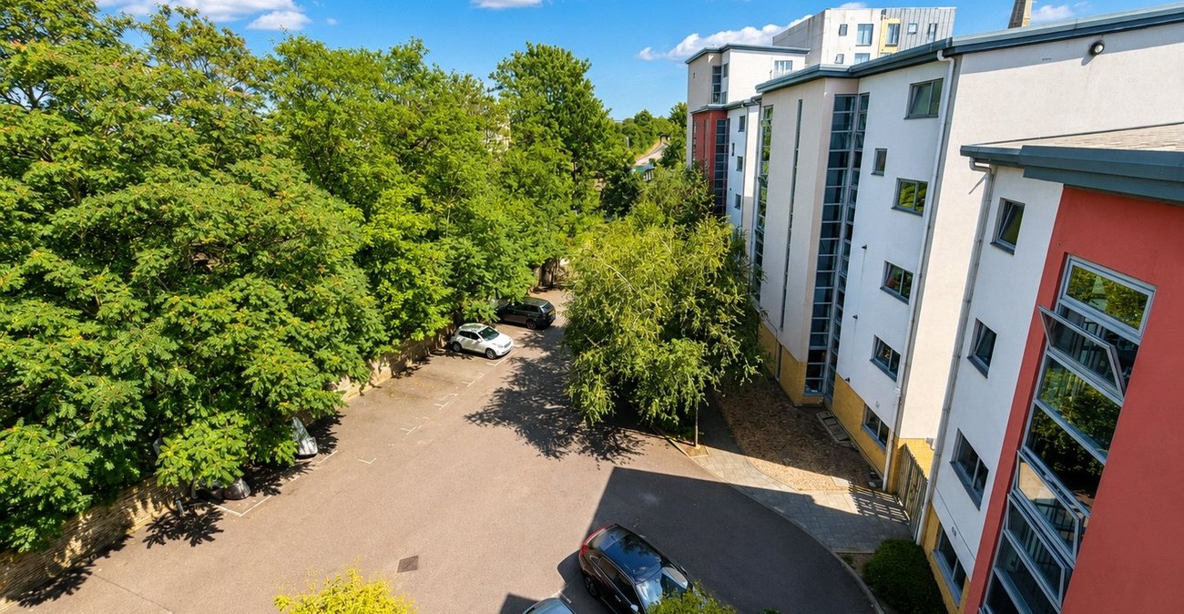 2 bedroom property for sale in London | Robinson Jackson