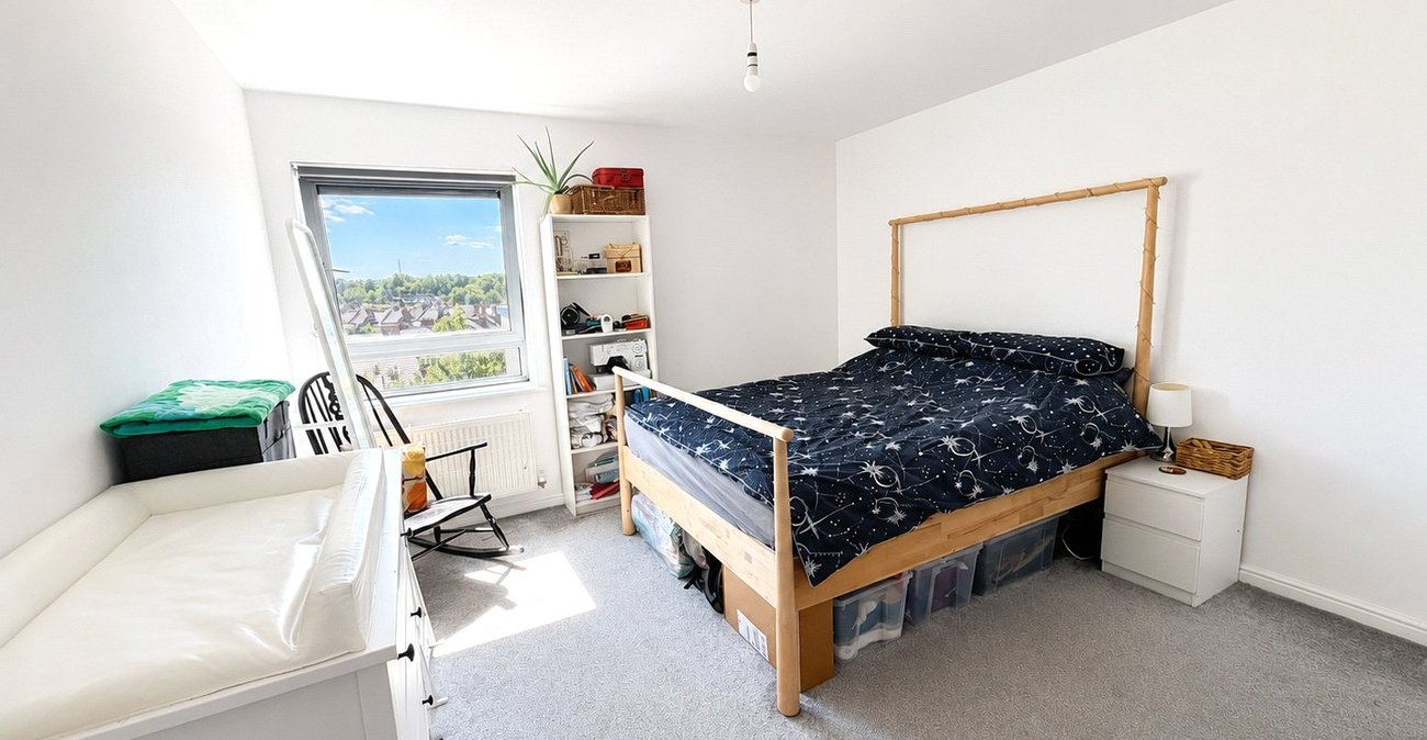 2 bedroom property for sale in London | Robinson Jackson
