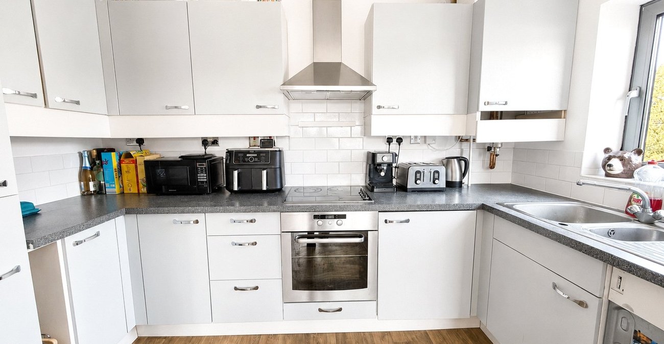 2 bedroom property for sale in London | Robinson Jackson