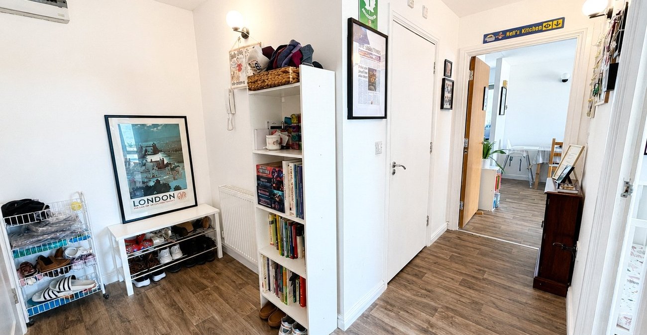 2 bedroom property for sale in London | Robinson Jackson