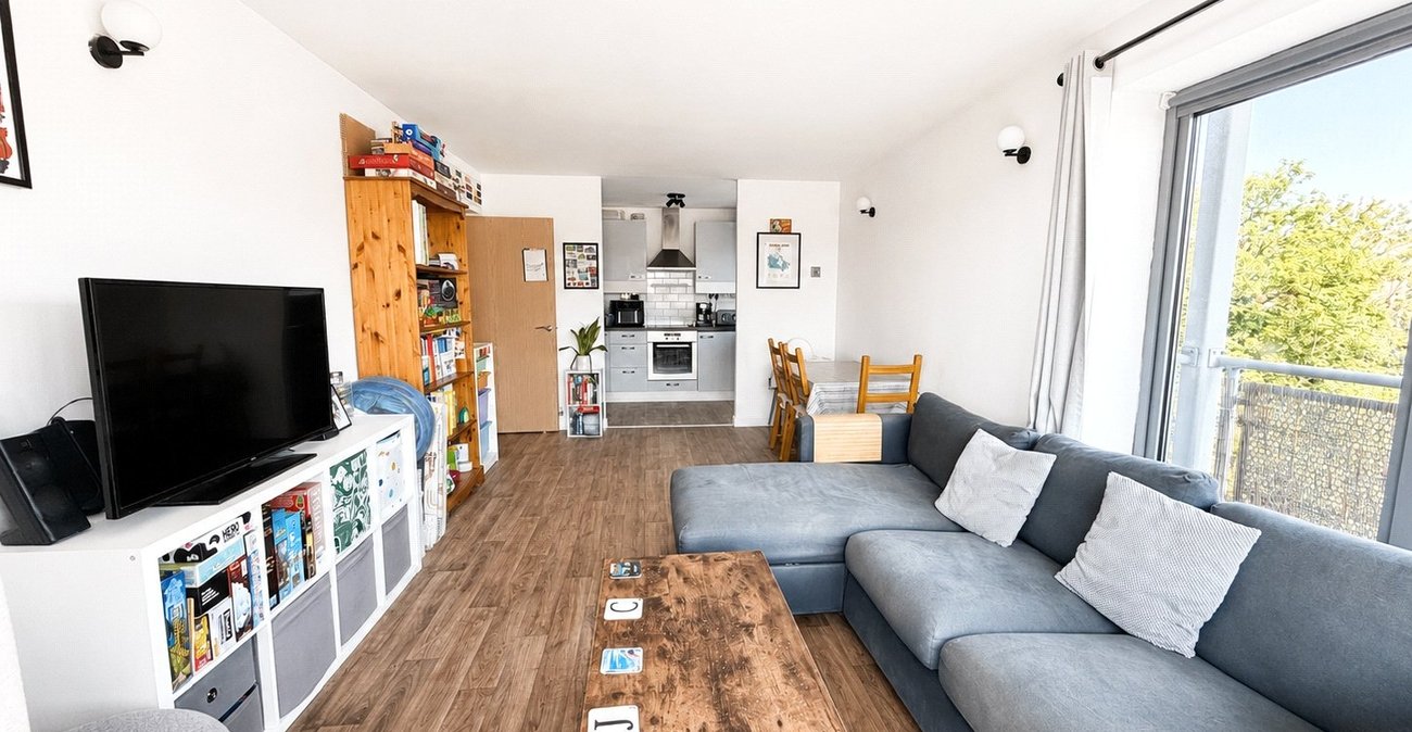 2 bedroom property for sale in London | Robinson Jackson