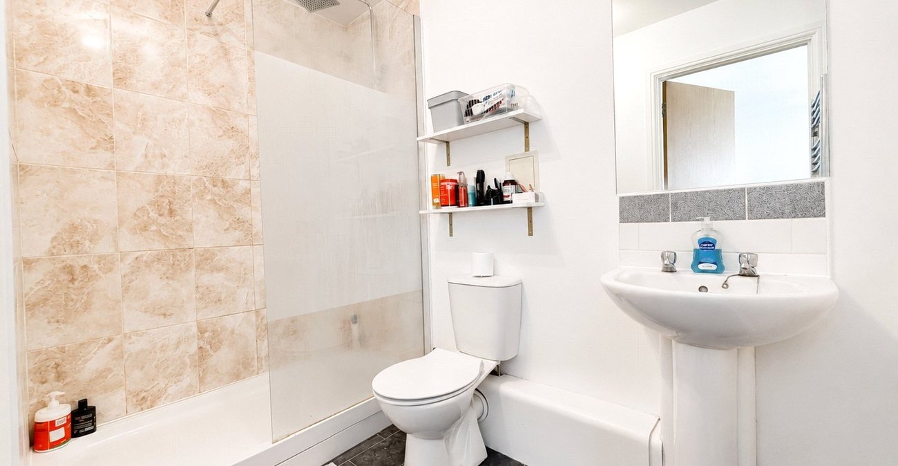 2 bedroom property for sale in London | Robinson Jackson