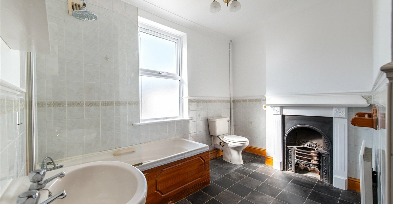 2 bedroom house for sale in Gravesend | Robinson Michael & Jackson