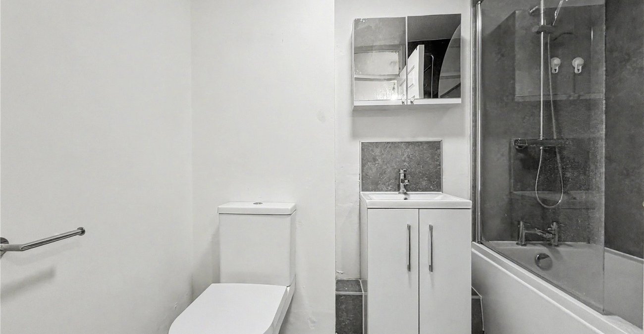 2 bedroom property for sale in Grange Road | Robinson Michael & Jackson
