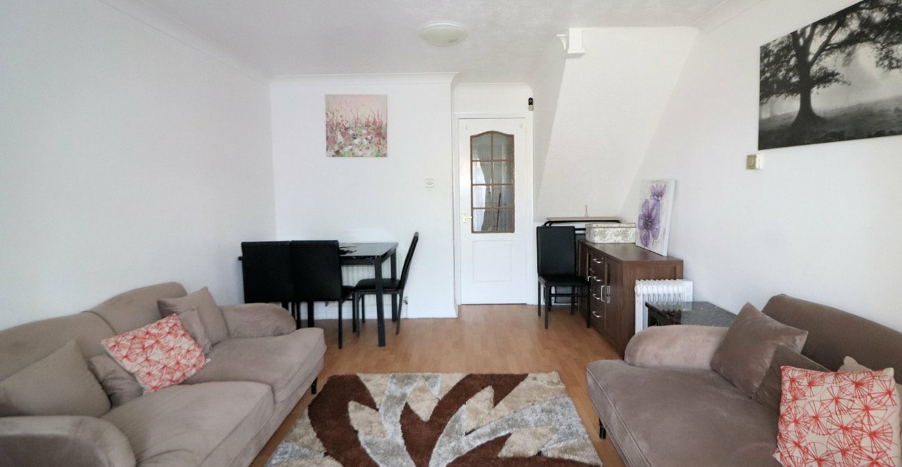 2 bedroom house for sale in Slade Green | Robinson Jackson