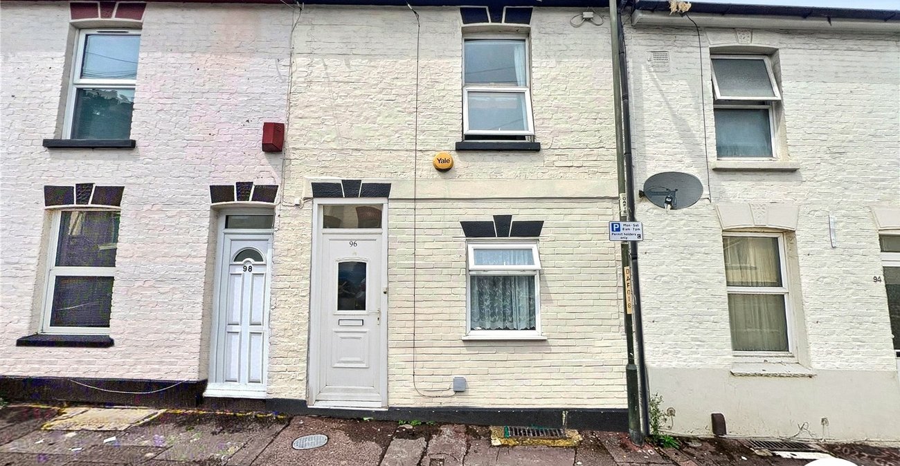 2 bedroom house for sale in Chatham | Robinson Michael & Jackson