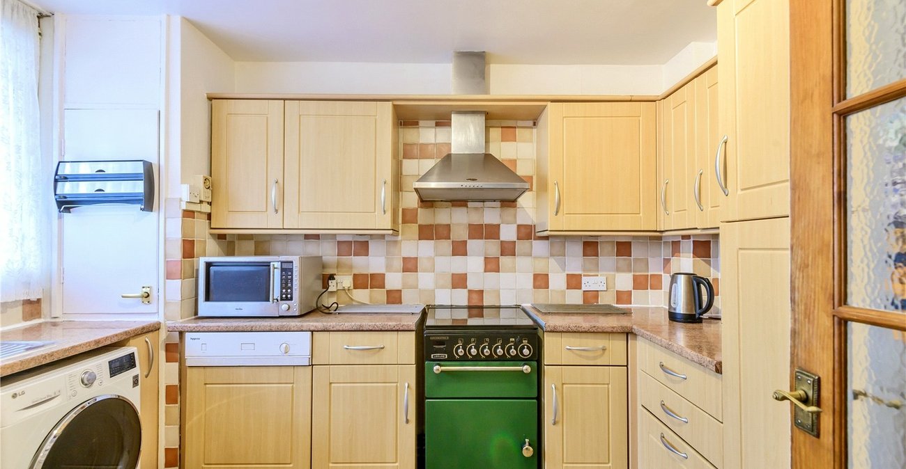 3 bedroom property for sale in London | Robinson Jackson