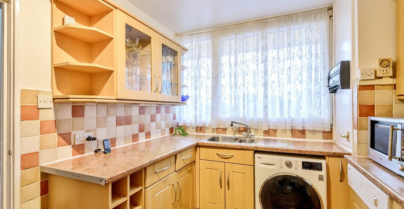 3 bedroom property for sale in London | Robinson Jackson