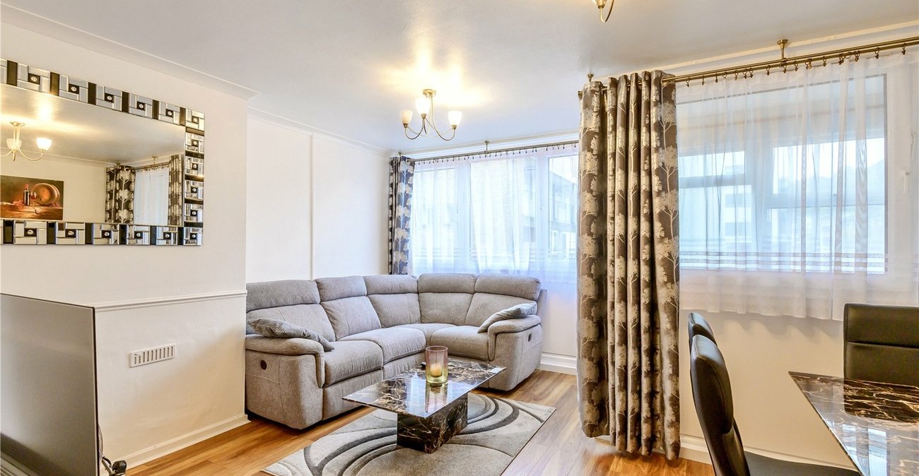 3 bedroom property for sale in London | Robinson Jackson
