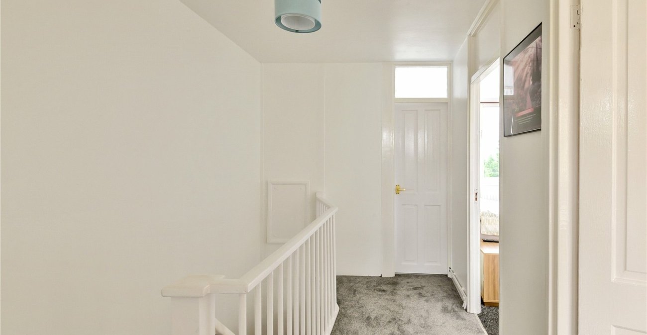 3 bedroom property for sale in London | Robinson Jackson