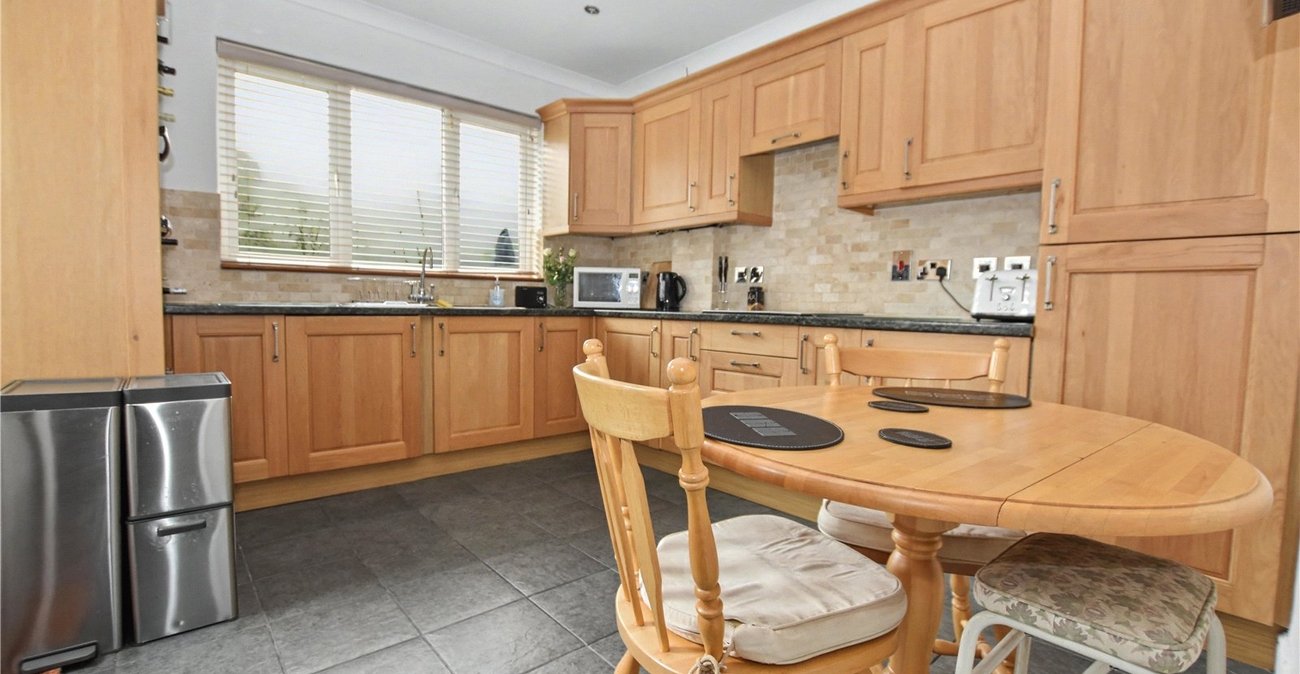 2 bedroom bungalow for sale in Bexleyheath | Robinson Jackson