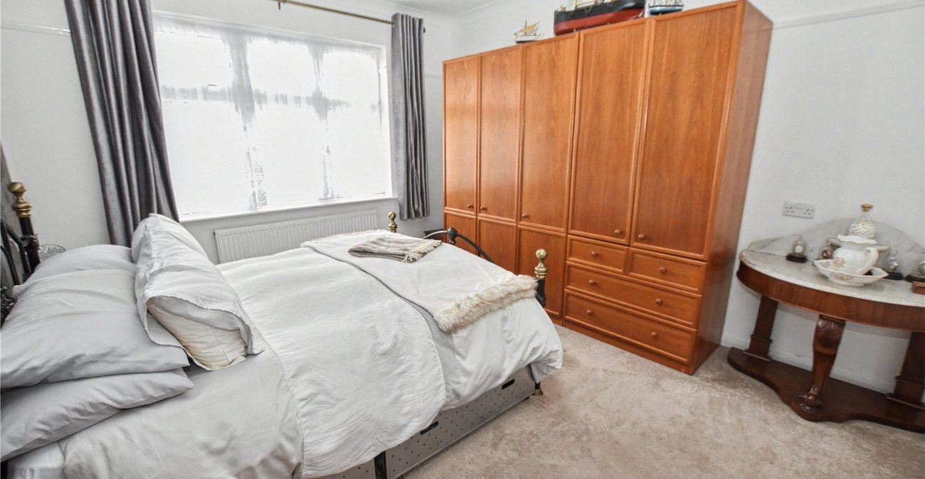 2 bedroom bungalow for sale in Bexleyheath | Robinson Jackson