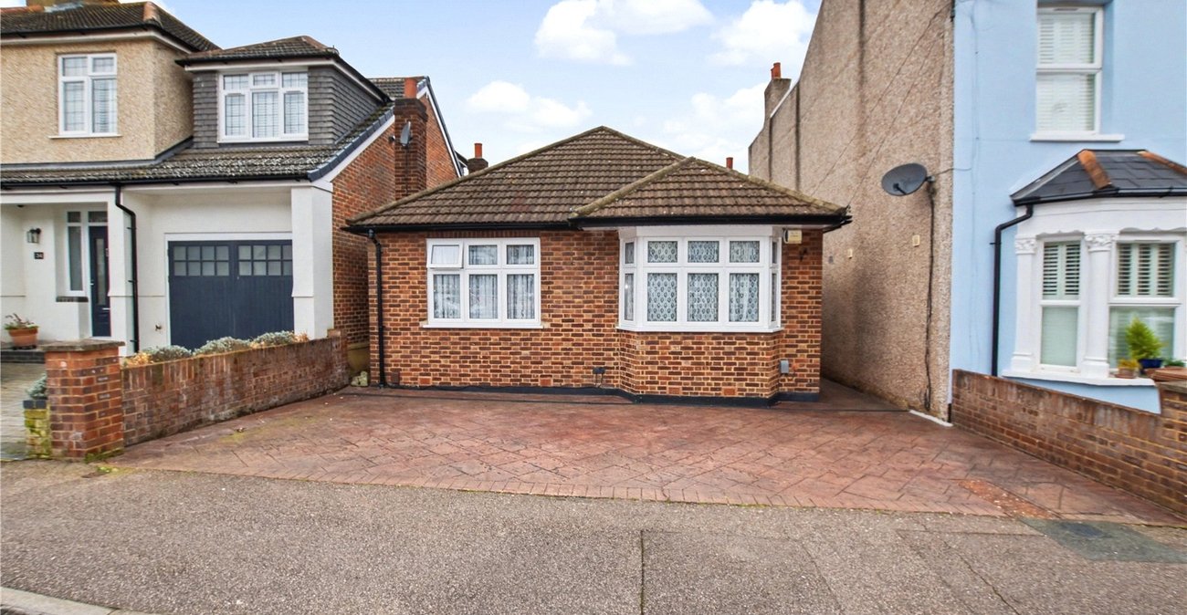 2 bedroom bungalow for sale in Bexleyheath | Robinson Jackson