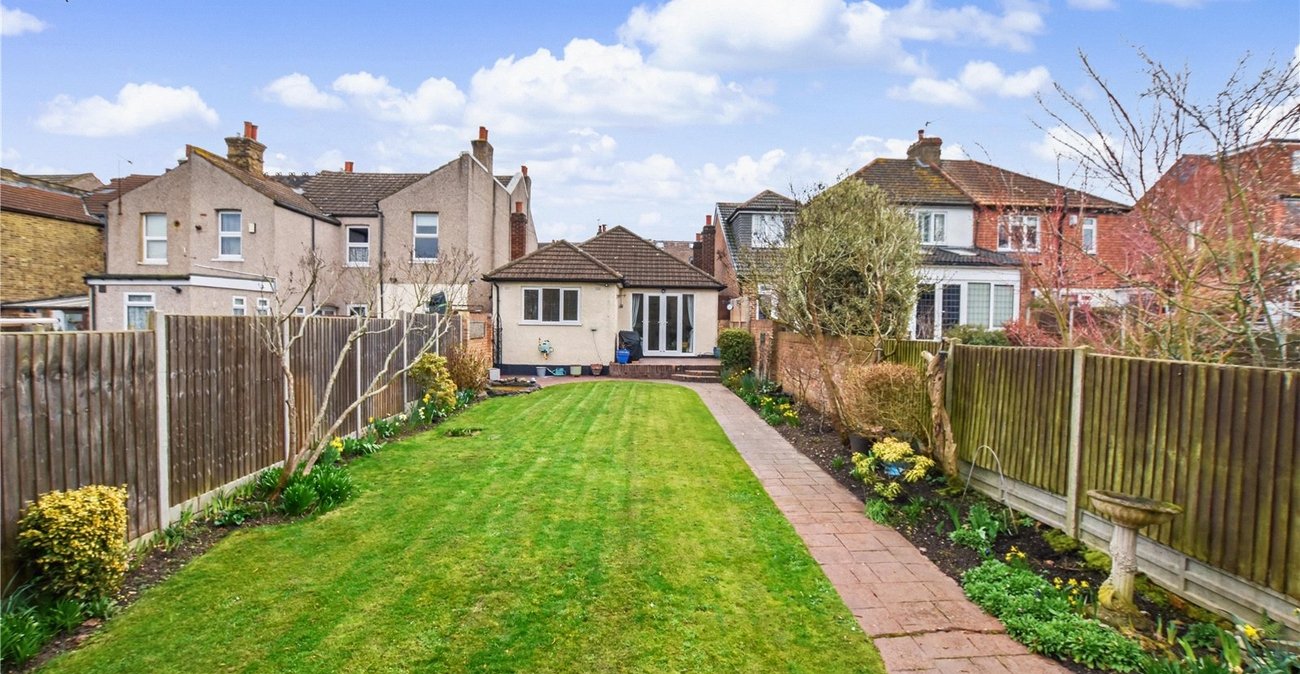 2 bedroom bungalow for sale in Bexleyheath | Robinson Jackson