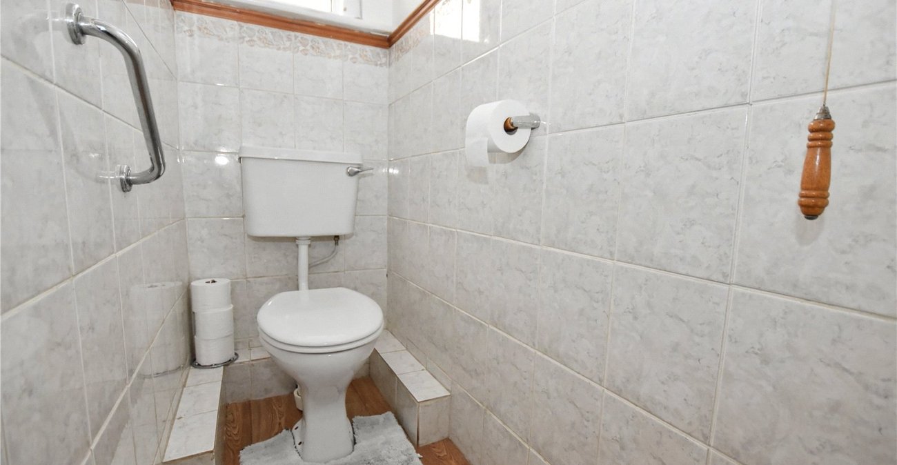 2 bedroom bungalow for sale in Bexleyheath | Robinson Jackson