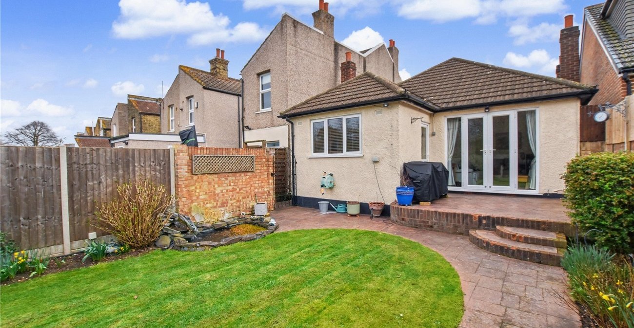 2 bedroom bungalow for sale in Bexleyheath | Robinson Jackson