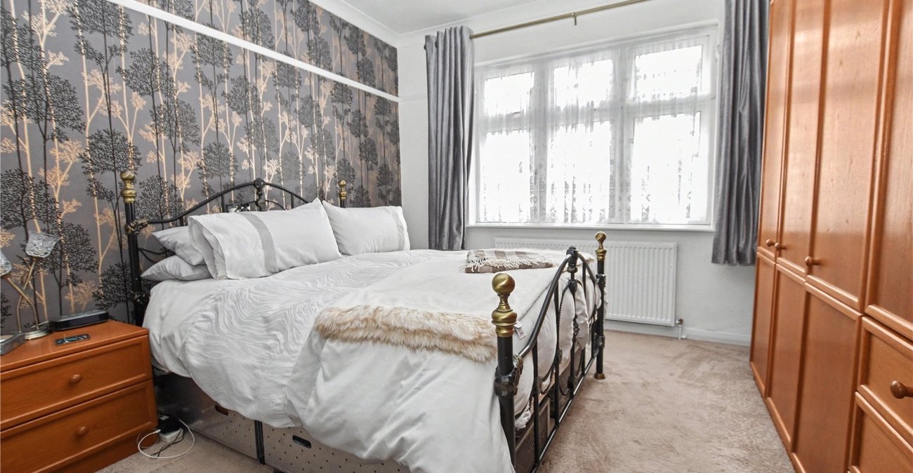 2 bedroom bungalow for sale in Bexleyheath | Robinson Jackson