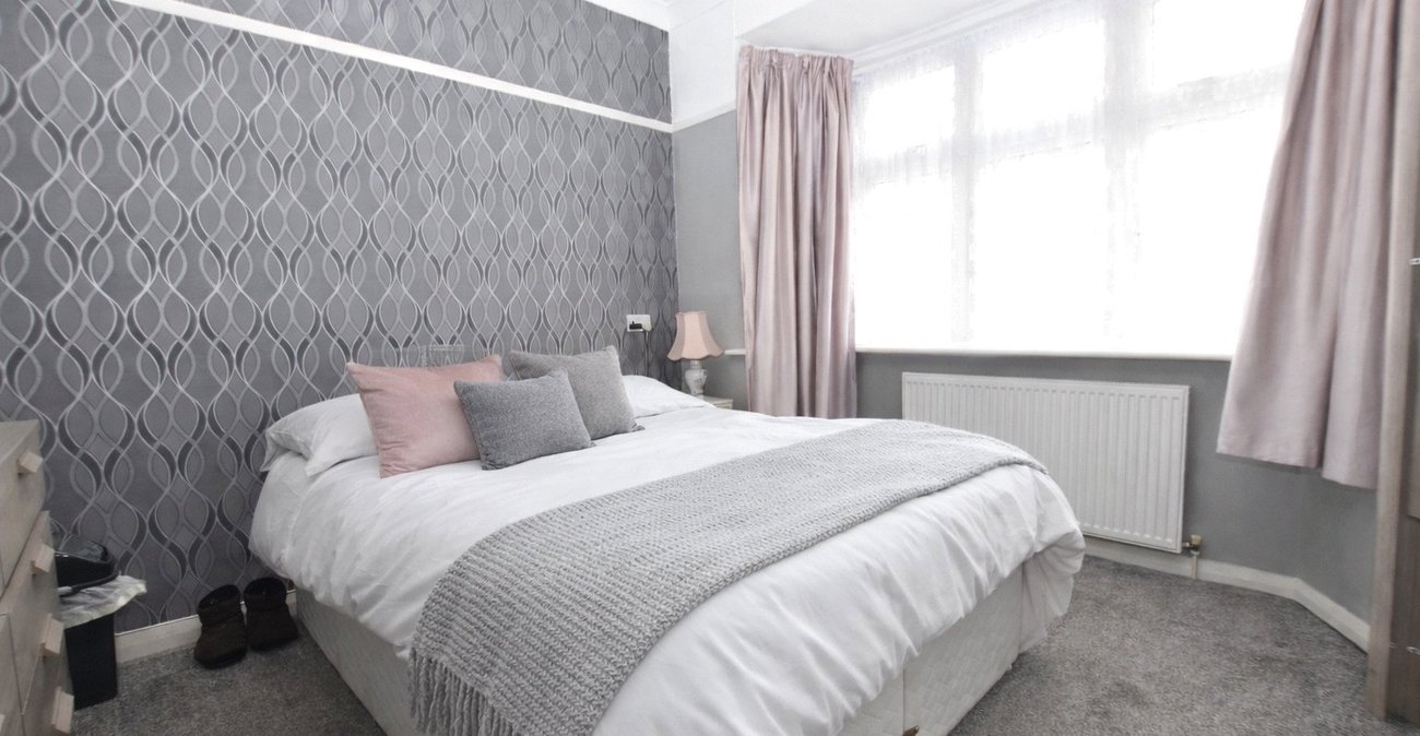 2 bedroom bungalow for sale in Bexleyheath | Robinson Jackson