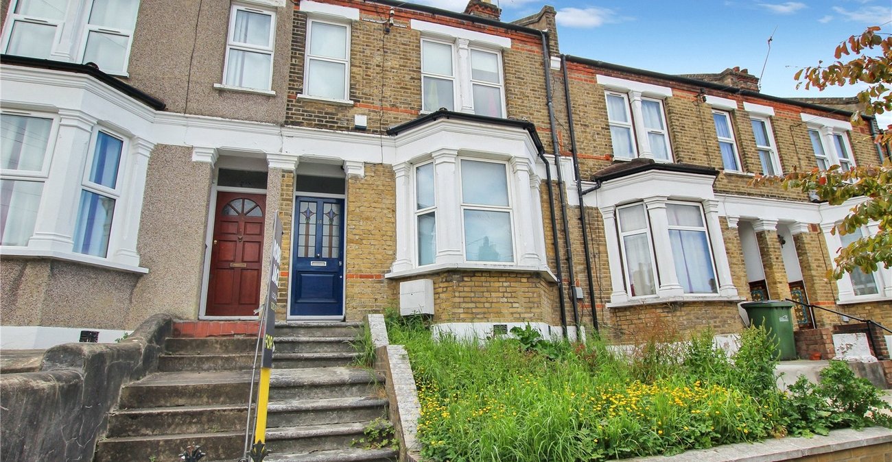 3 bedroom house for sale in Shooters Hill | Robinson Jackson
