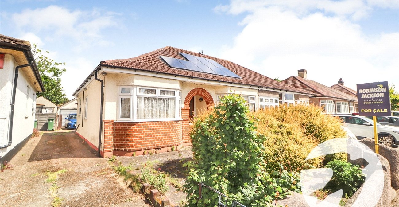 2 bedroom bungalow for sale in Erith | Robinson Jackson