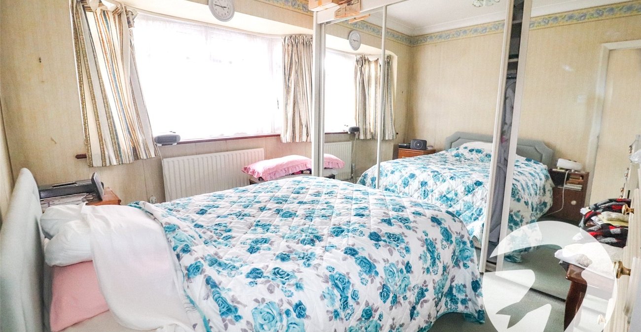 2 bedroom bungalow for sale in Erith | Robinson Jackson