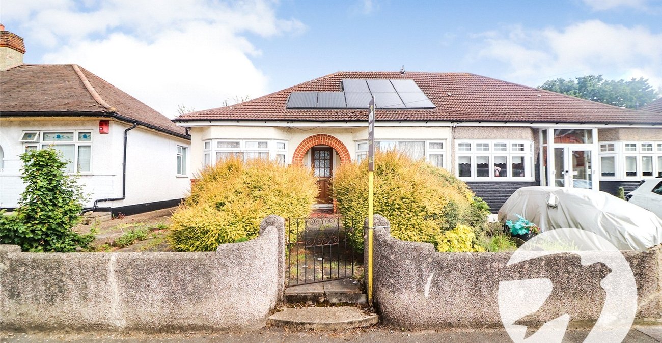 2 bedroom bungalow for sale in Erith | Robinson Jackson