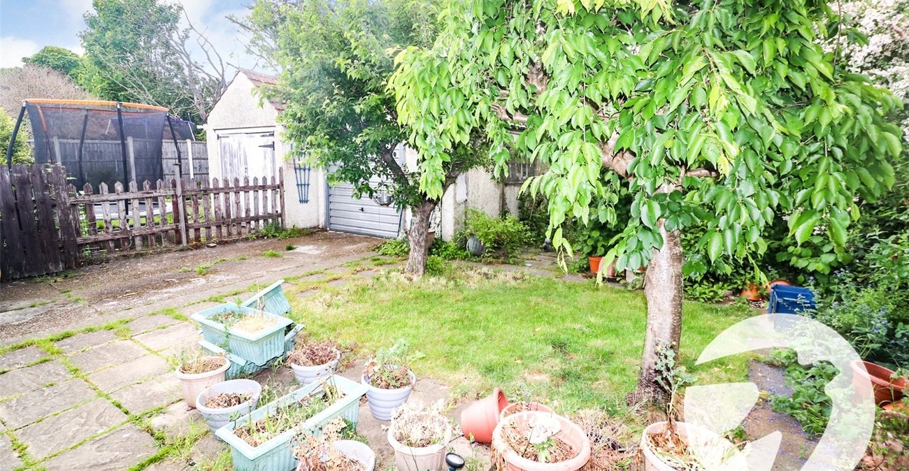 2 bedroom bungalow for sale in Erith | Robinson Jackson