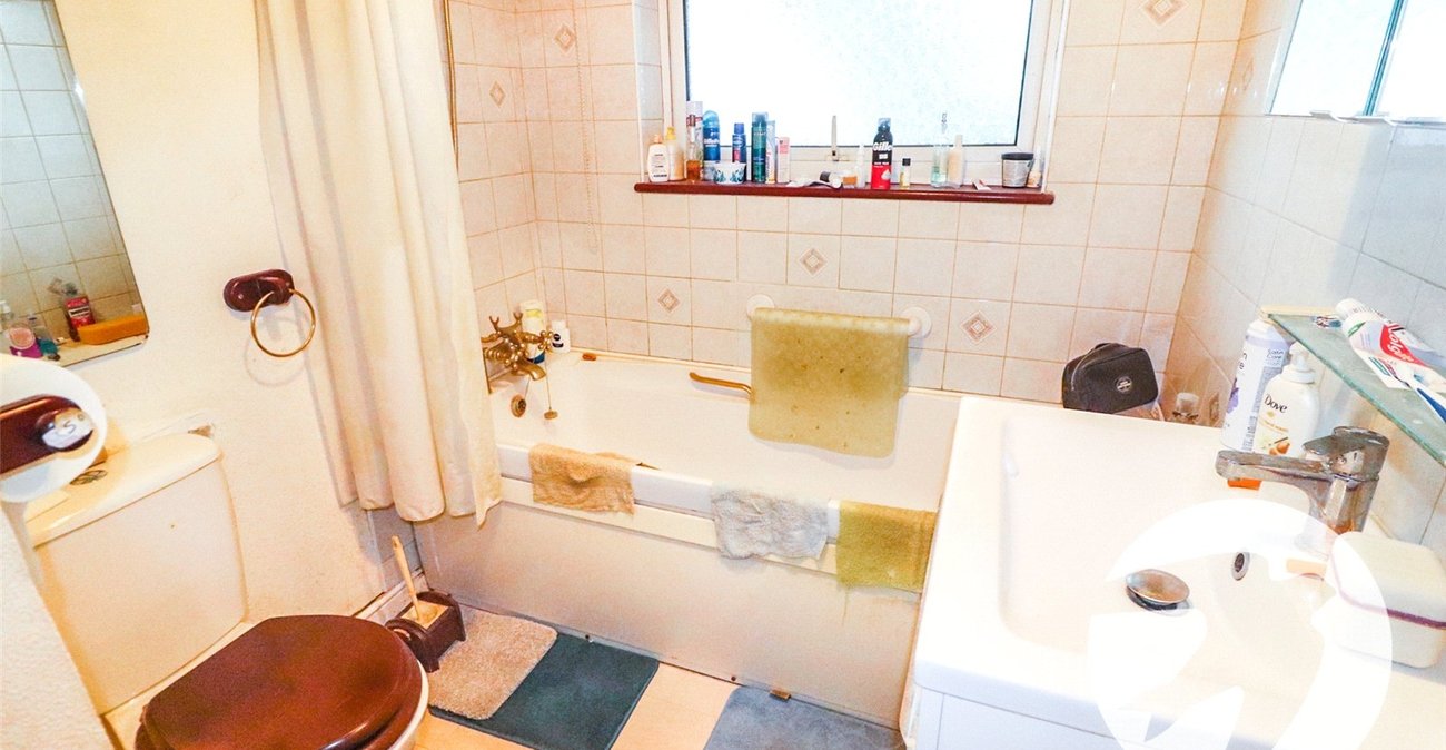 2 bedroom bungalow for sale in Erith | Robinson Jackson