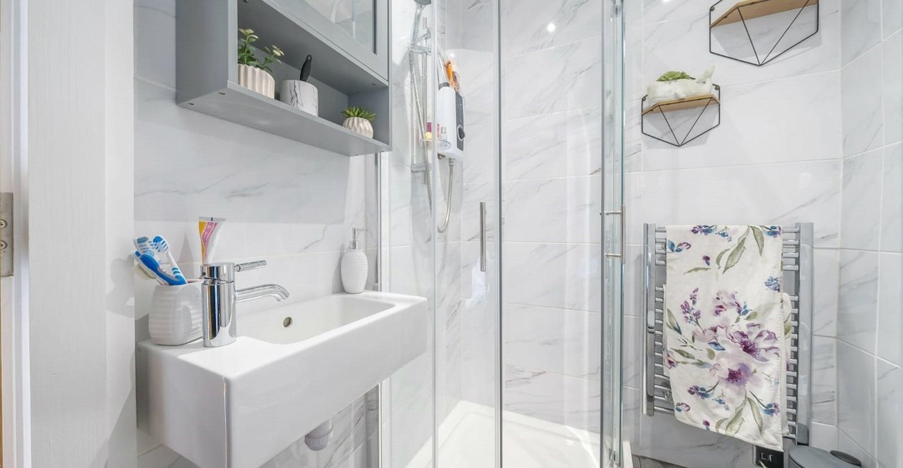 3 bedroom bungalow for sale in Welling | Robinson Jackson