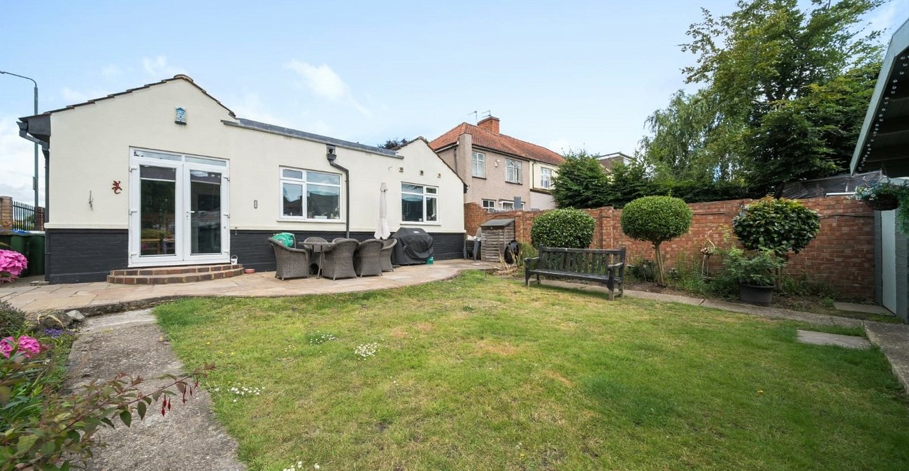 3 bedroom bungalow for sale in Welling | Robinson Jackson