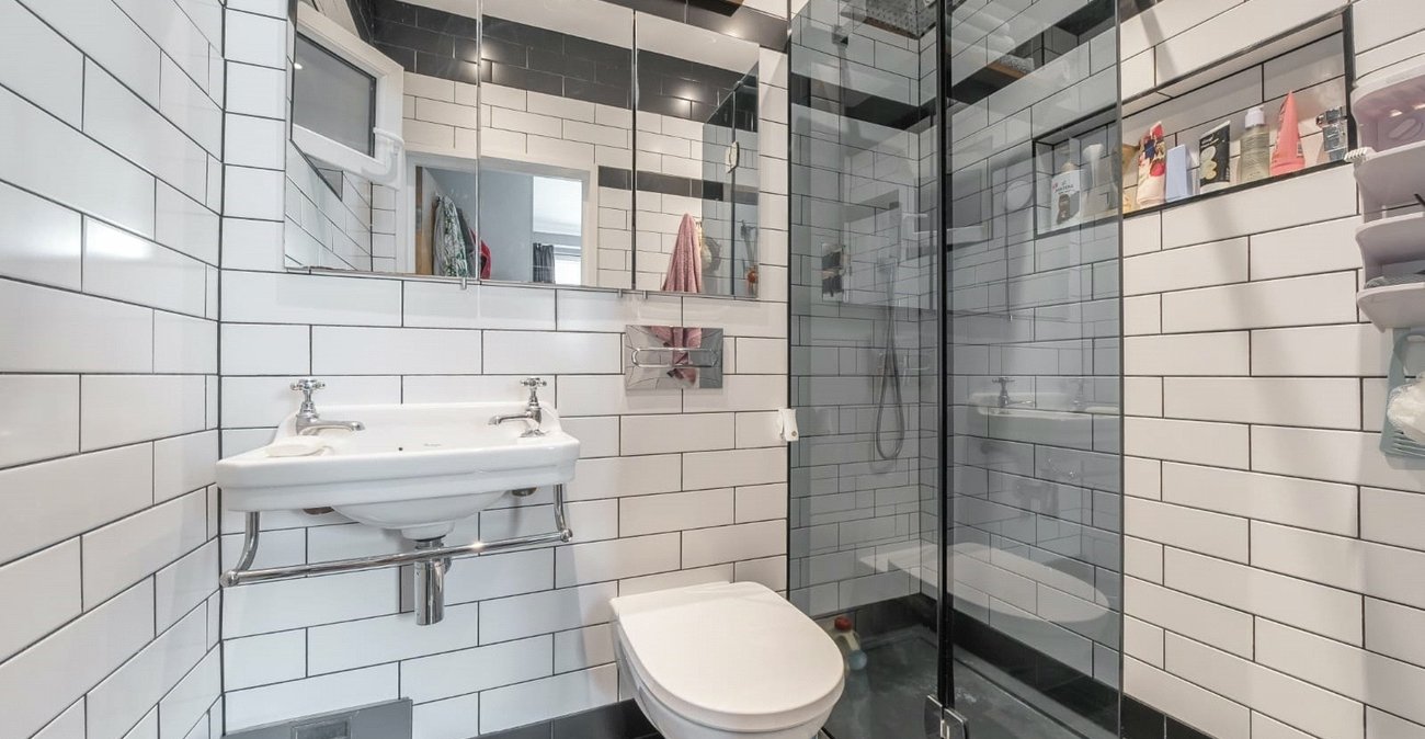 3 bedroom bungalow for sale in Welling | Robinson Jackson